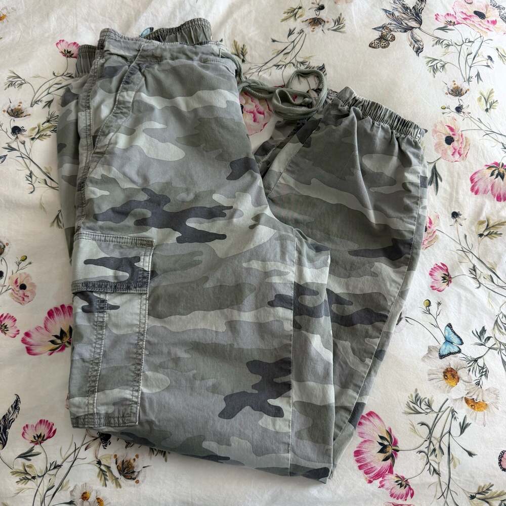 American Eagle Camo Cargo Jogger Pants Size 10